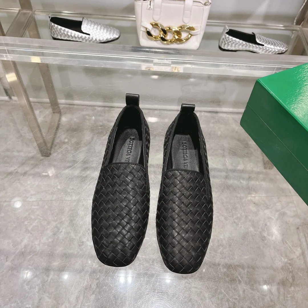 [BV] Top P: 760💰Size for couples: 35-44 (Female 40.41. Male 38 45. Customized and non-returnable) (Bottega Veneta) Genuine leather outsole classic woven beanie shoes, set of feet and heels for two wears Blessed are the little feet👣👣Comfortable casual shoes that can be worn all year round, made of imported first-layer sheepskin➕fine-quality sheepskin leather, imported sheepskin lining, luxury genuine leather outsole [rose][rose], Bottega Veneta is an Italian luxury brand. Made using traditional Italian leather craftsmanship. .